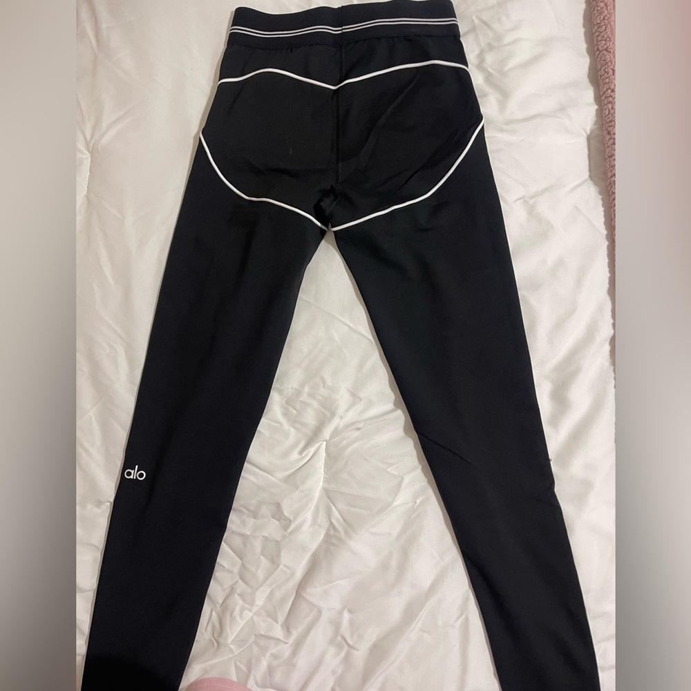 Alo Airbrush High-Waist Heart Throb Legging - Picture 3 of 5